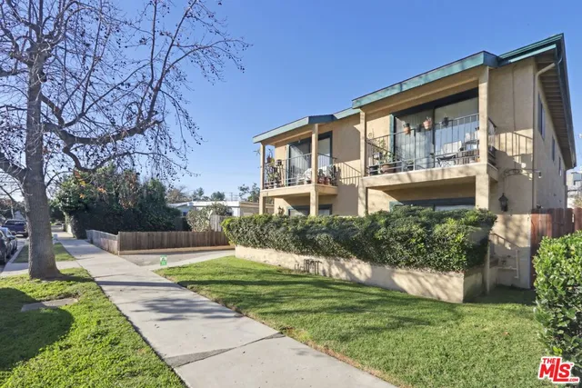 $2,495 | 5429 Troost Avenue, Unit 4, Valley Village, CA 91601