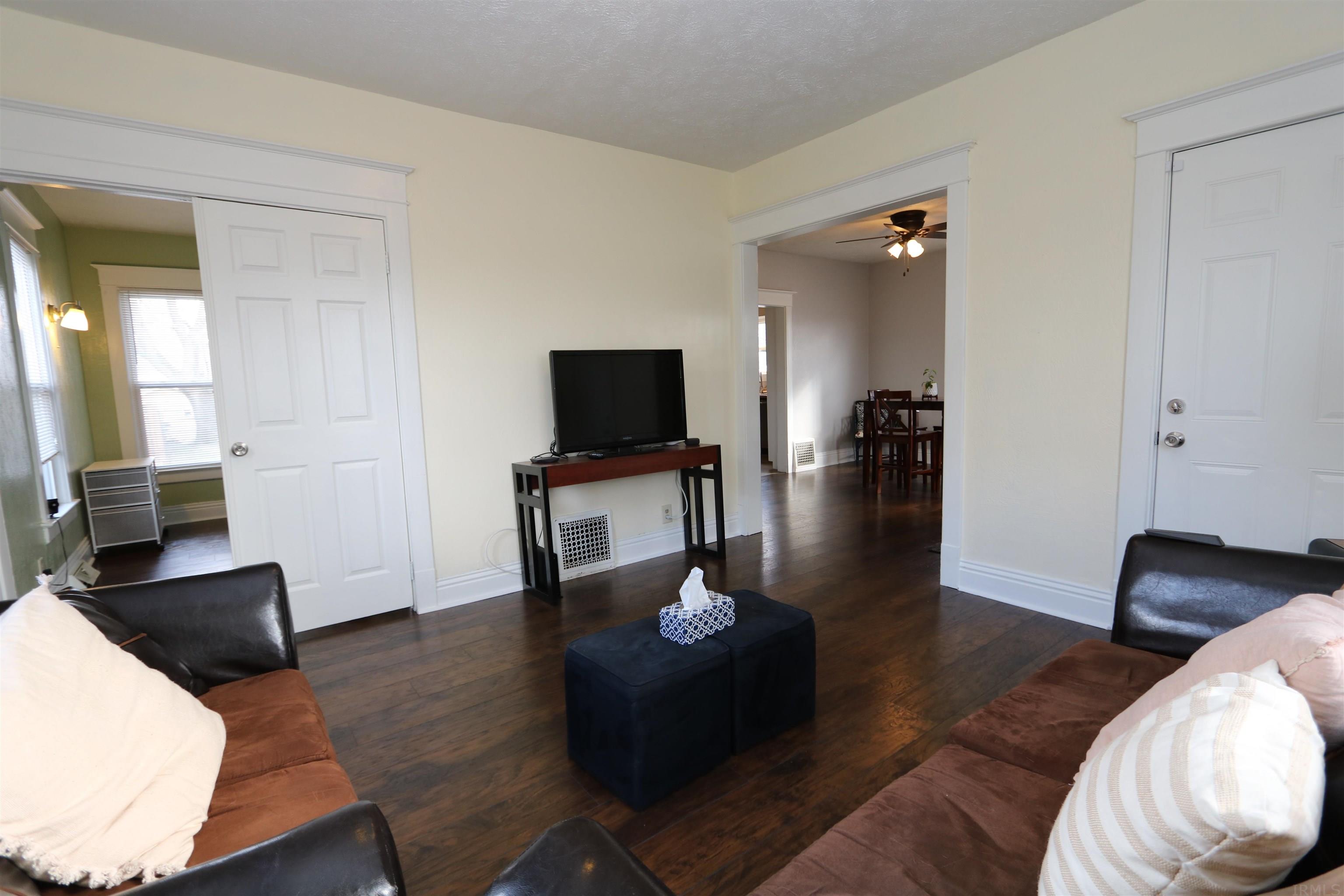 910 East 4th Street Mishawaka, IN 46544 - Photo 3 of 17