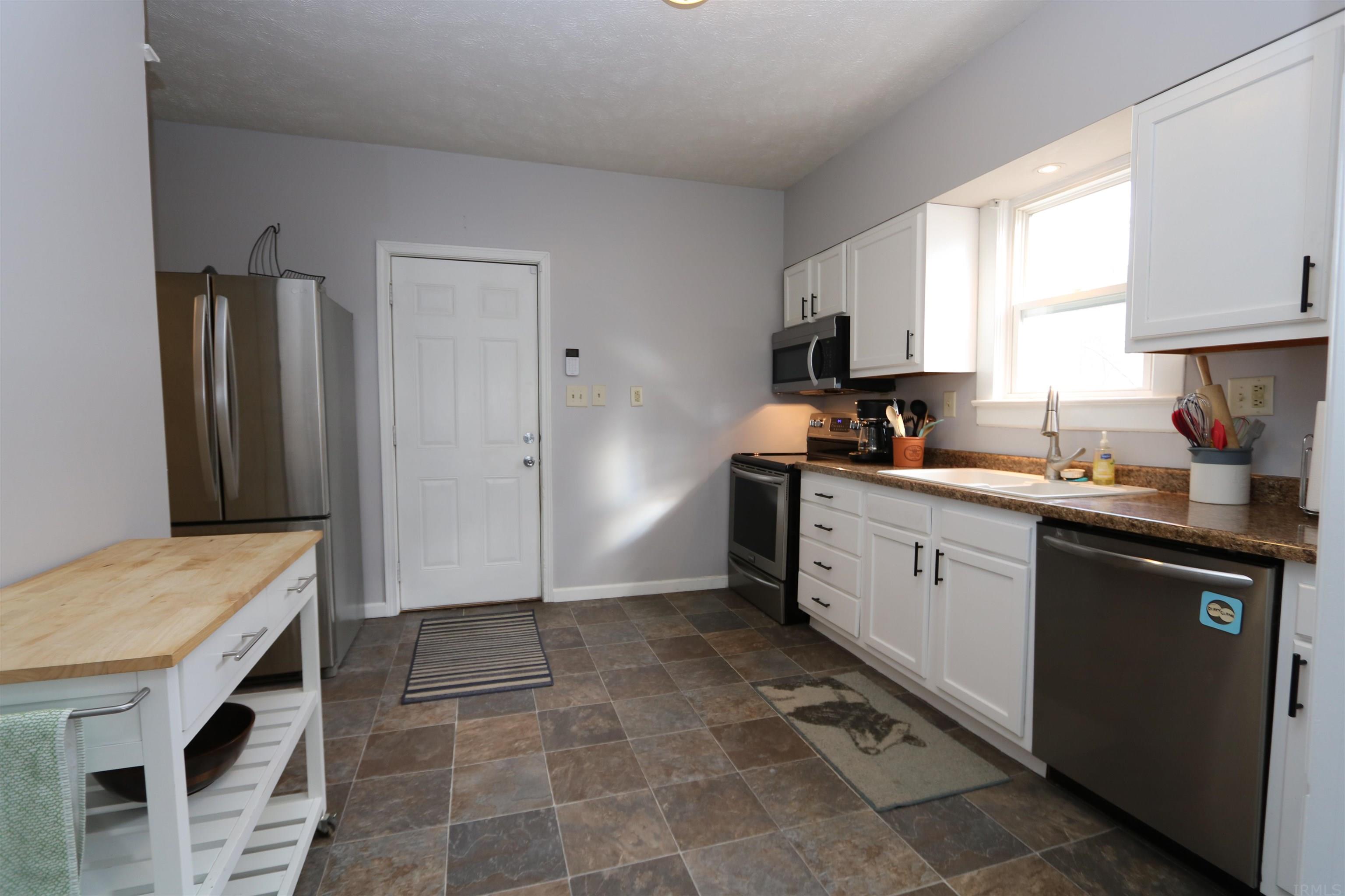 910 East 4th Street Mishawaka, IN 46544 - Photo 8 of 17