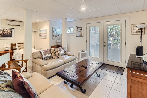217 Barnes Road Oak Bluffs, MA 02557 - Photo 28 of 60 a living room with furniture and a window
