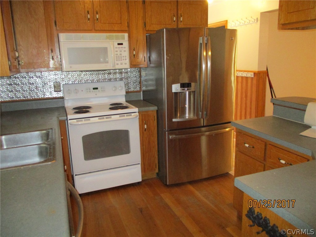2318 Cox Road Wilsons, VA 23894 - Photo 11 of 31