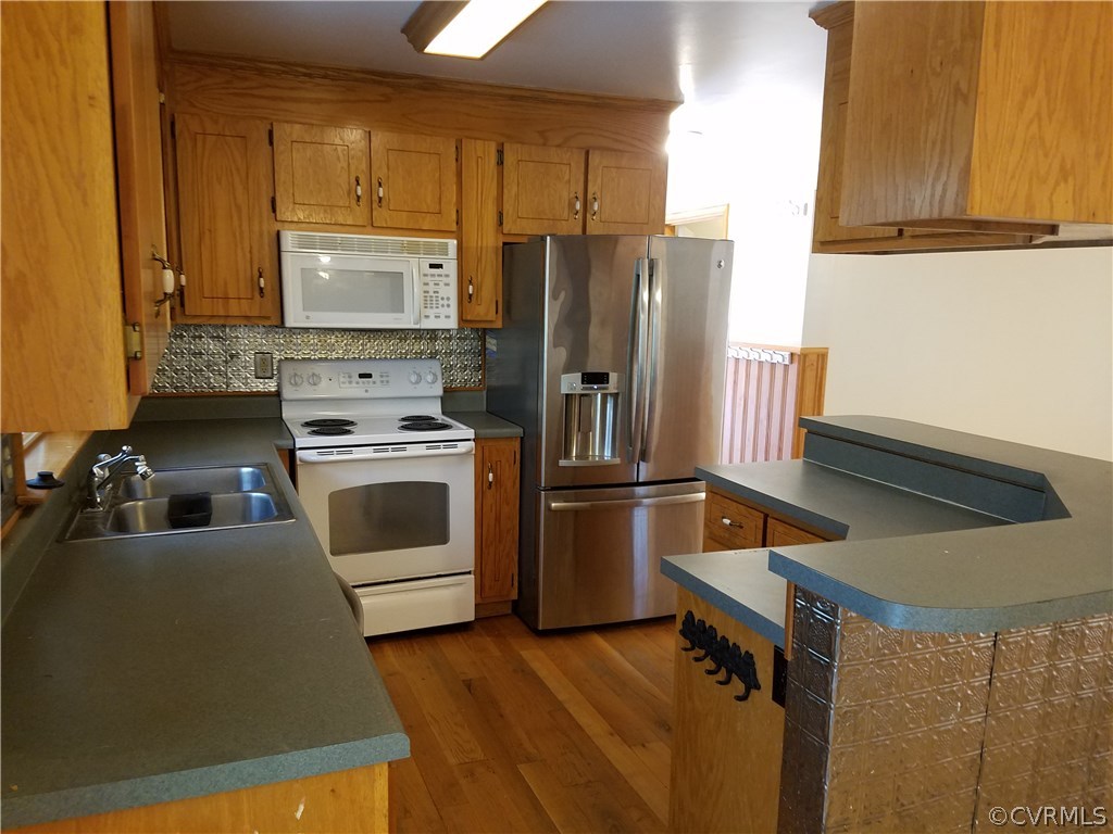 2318 Cox Road Wilsons, VA 23894 - Photo 13 of 31