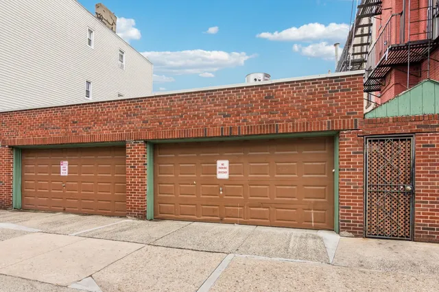 $1,990,000 | 366 8th Street, Jersey City, NJ 07302