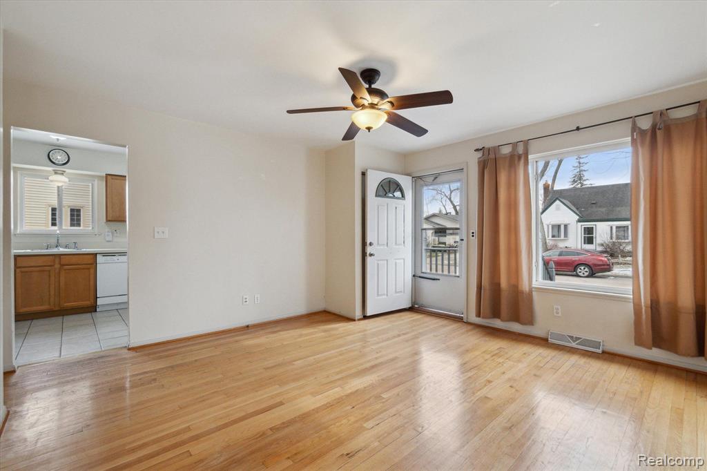 1626 Cambridge Road Berkley, MI 48072 - Photo 6 of 34