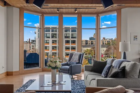 $1,250,000 | 541 East Erie Street, Unit 3022, Milwaukee, WI 53202