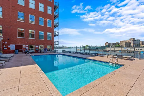 $1,250,000 | 541 East Erie Street, Unit 3022, Milwaukee, WI 53202