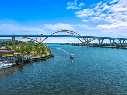 $1,250,000 | 541 East Erie Street, Unit 3022, Milwaukee, WI 53202