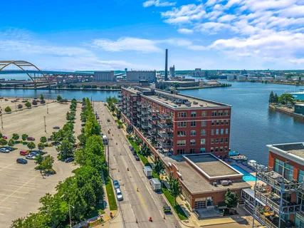 $1,250,000 | 541 East Erie Street, Unit 3022, Milwaukee, WI 53202