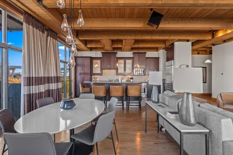 $1,250,000 | 541 East Erie Street, Unit 3022, Milwaukee, WI 53202