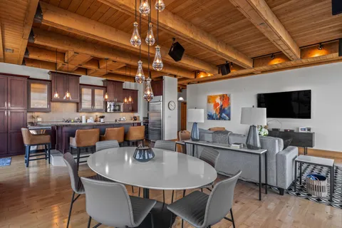 $1,250,000 | 541 East Erie Street, Unit 3022, Milwaukee, WI 53202