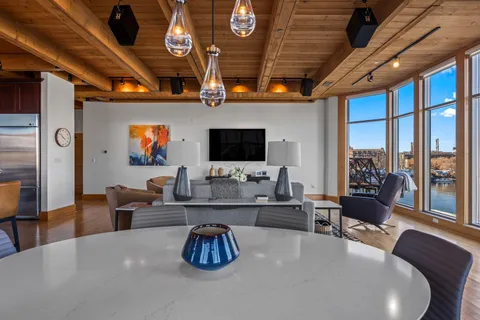 $1,250,000 | 541 East Erie Street, Unit 3022, Milwaukee, WI 53202