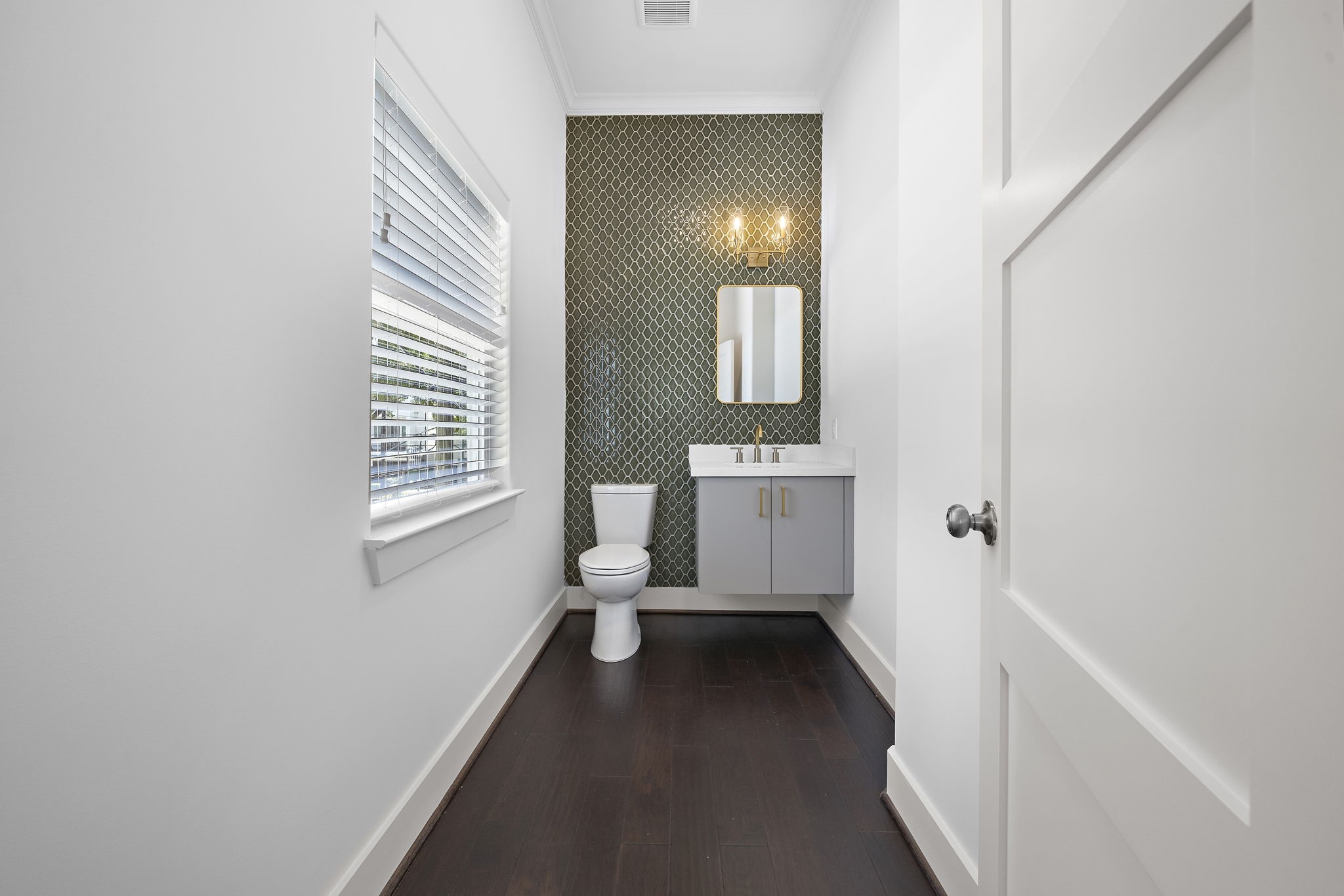 1015 West 24th Street, Unit B Houston, TX 77008 - Photo 9 of 19 a view of a hallway with wooden floor and a bathroom