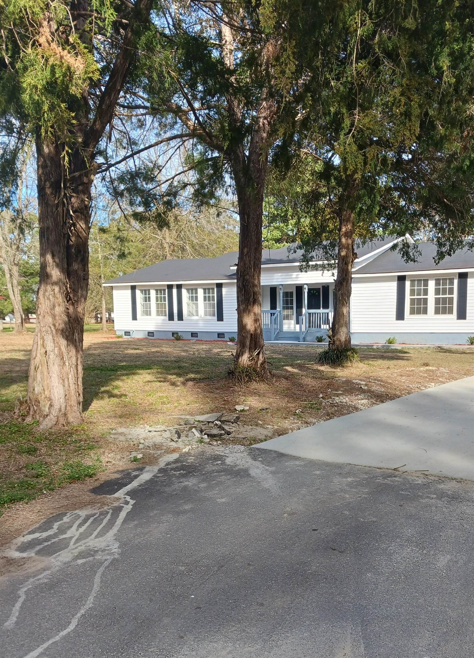 2302 South S Highway Marion, SC 29571 - Photo 2 of 4 Single story home with crawl space, a porch, and a front yard