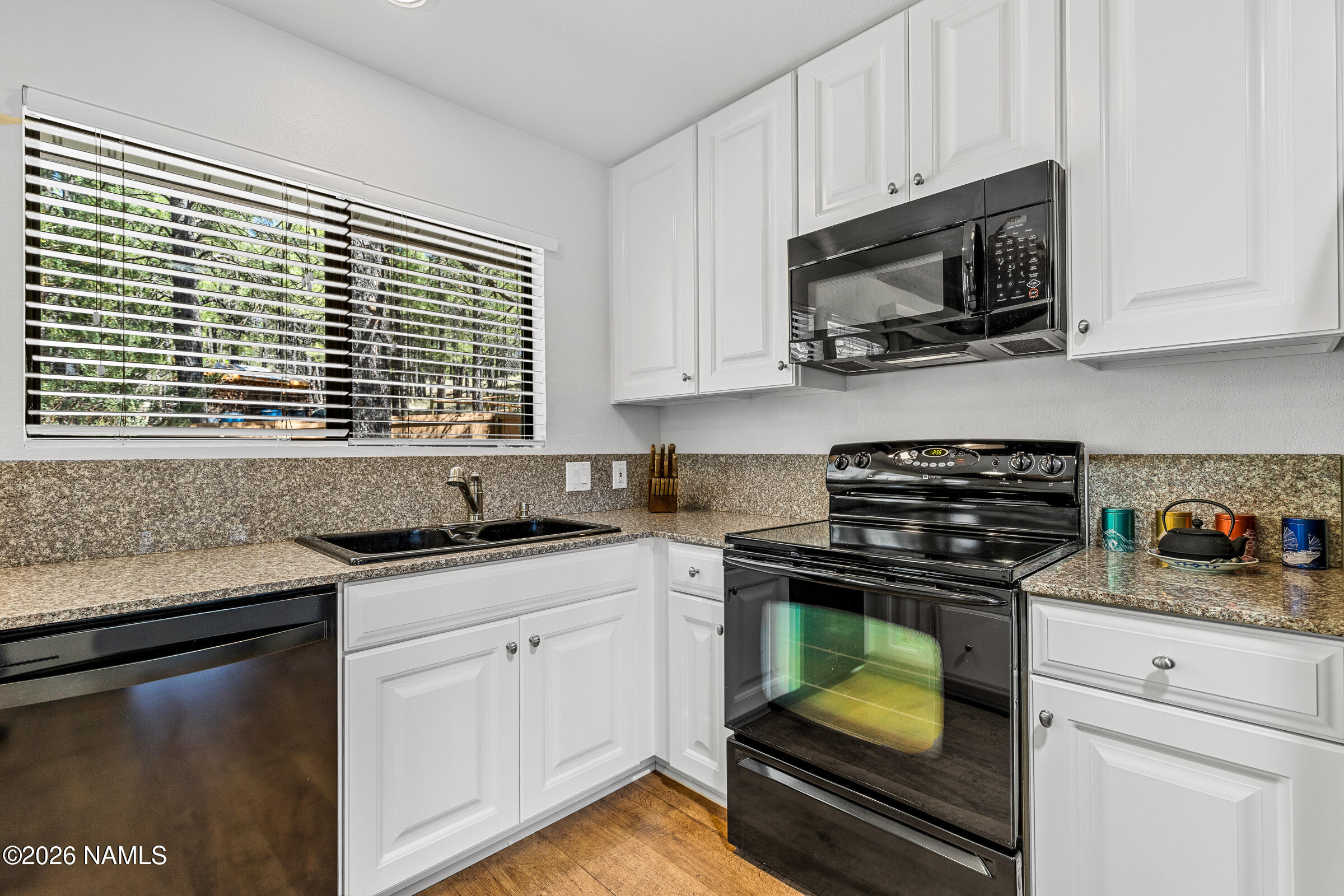 1886 North Edgewood Street Flagstaff, AZ 86004 - Photo 13 of 36 Kitchen