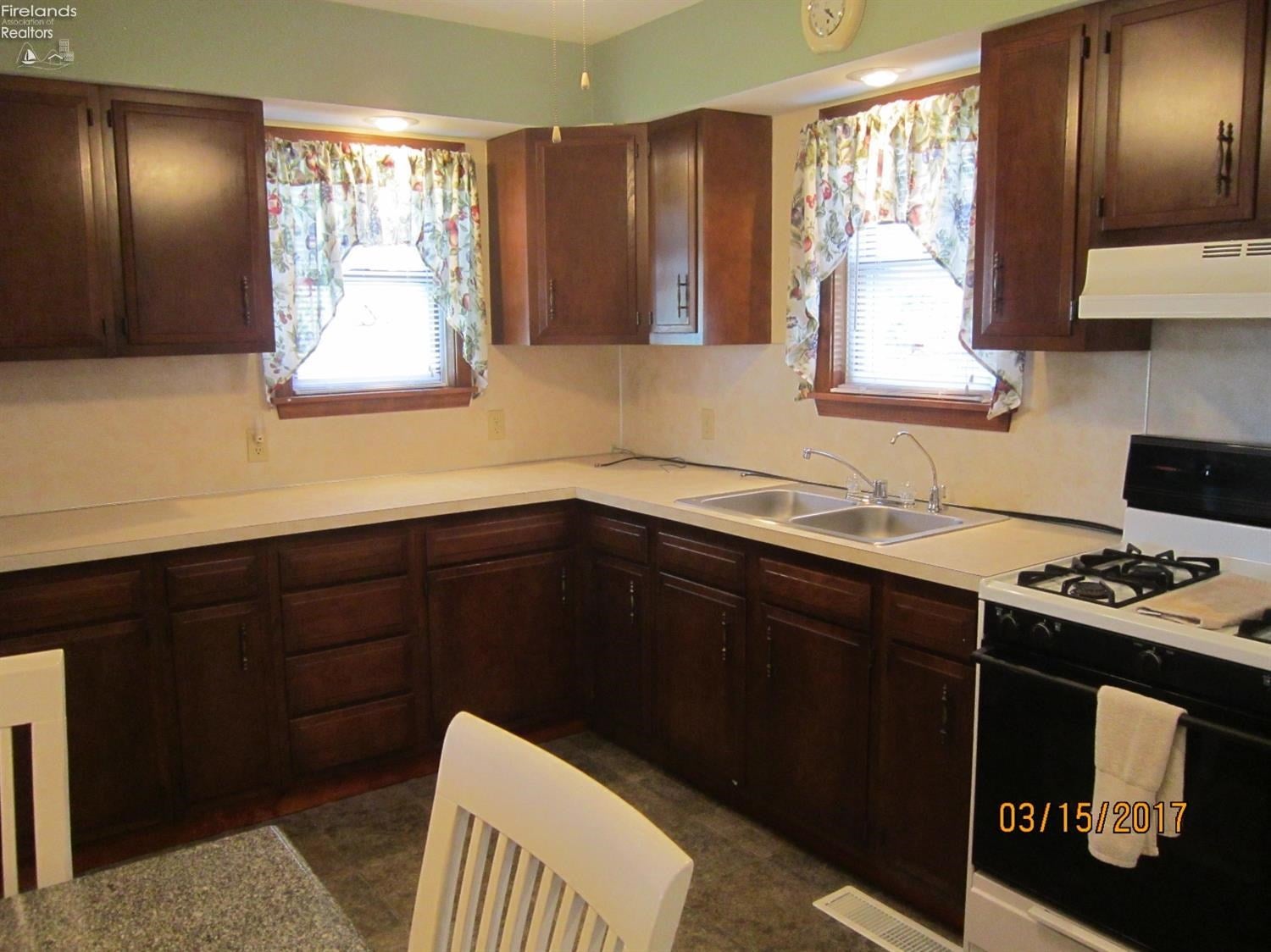 1302 East Strub Road Sandusky, OH 44870 - Photo 5 of 10 Gallery Image 5
