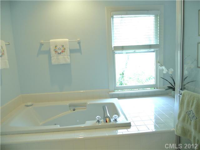2819 Sharon View Road, Unit 2819 Charlotte, NC 28210 - Photo 9 of 16 Gallery Image 9