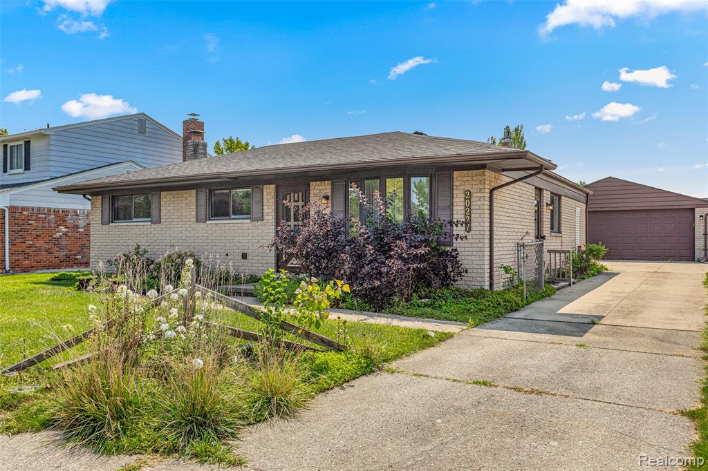 20227 Roche Road Trenton, MI 48183 - Photo 3 of 31 Gallery Image 3