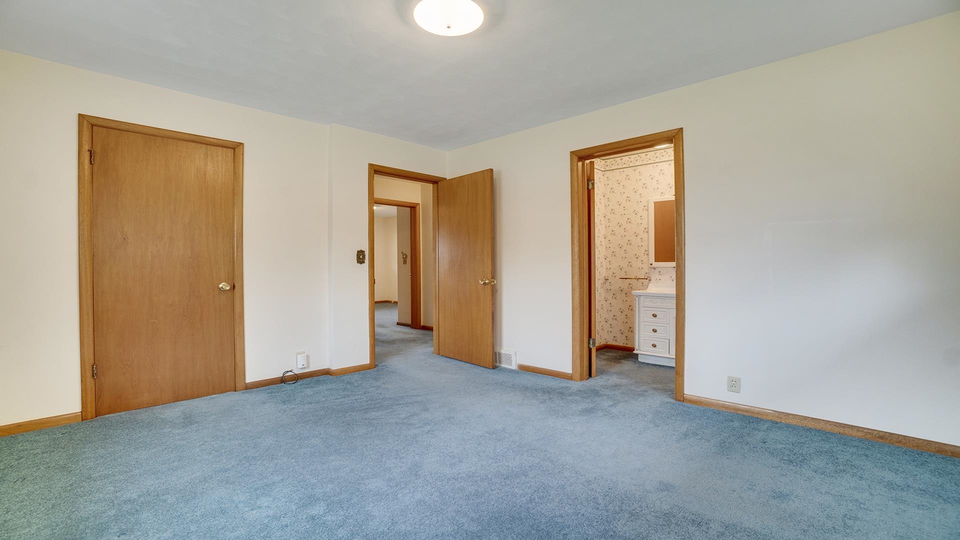 1405 Crest Lane Rochelle, IL 61068 - Photo 17 of 30 a view of an empty room and closet area
