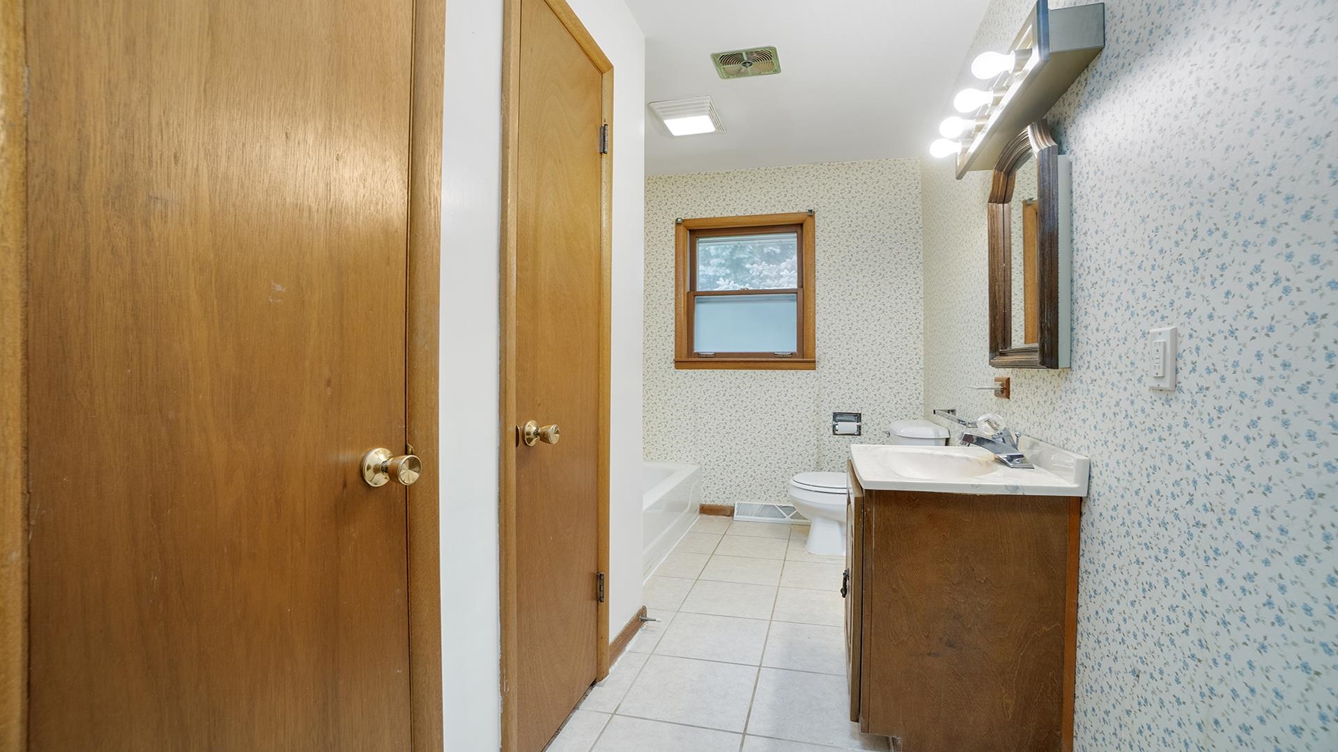 1405 Crest Lane Rochelle, IL 61068 - Photo 20 of 30 a bathroom with a sink and a mirror