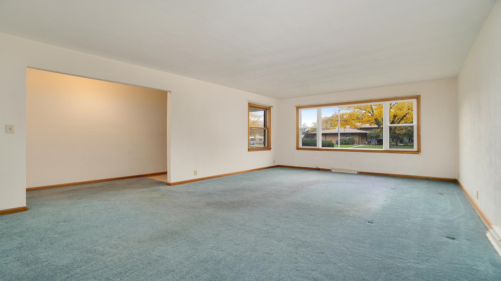 1405 Crest Lane Rochelle, IL 61068 - Photo 2 of 30 an empty room with windows