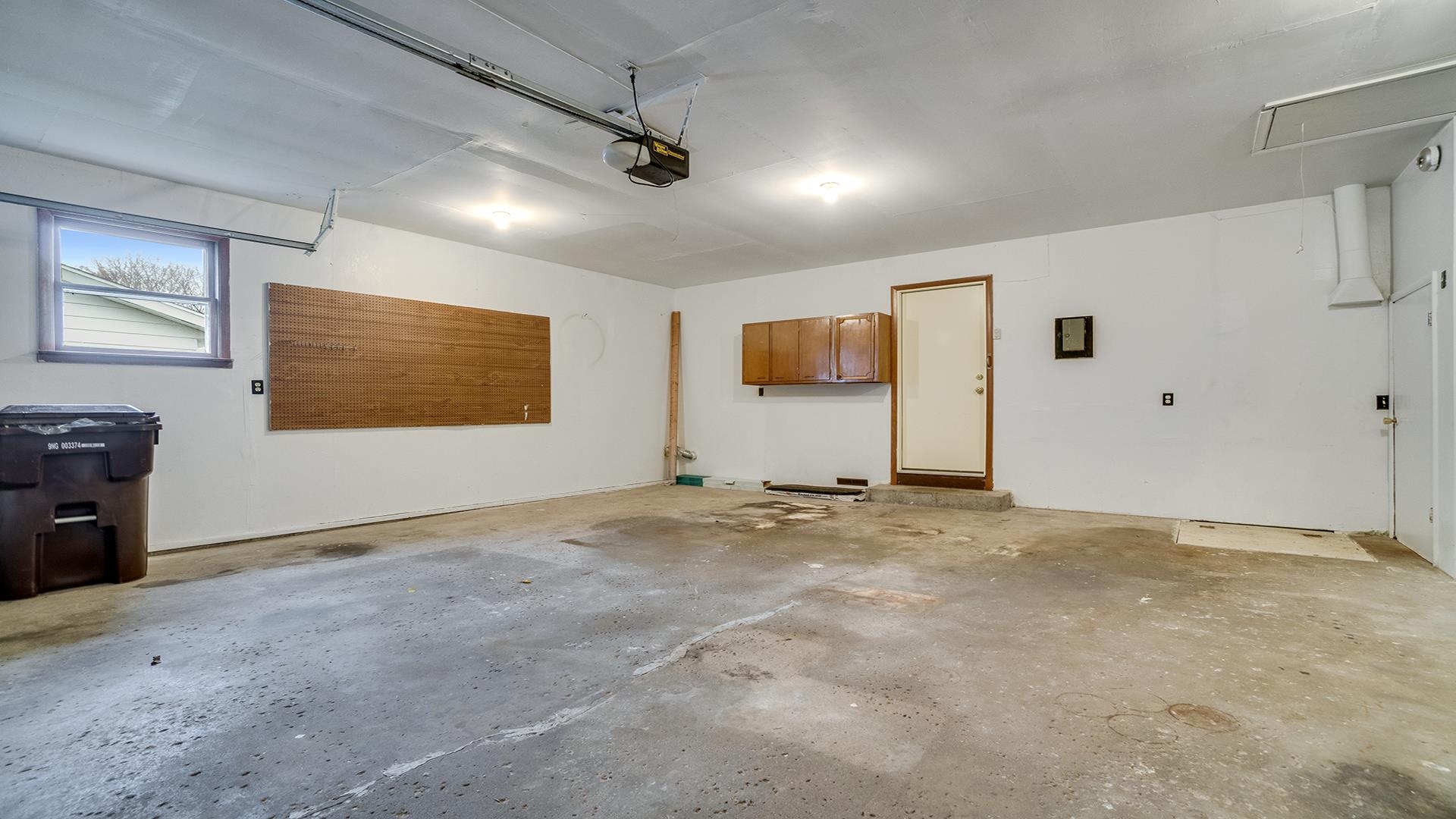 1405 Crest Lane Rochelle, IL 61068 - Photo 27 of 30 a view of an empty room with a window