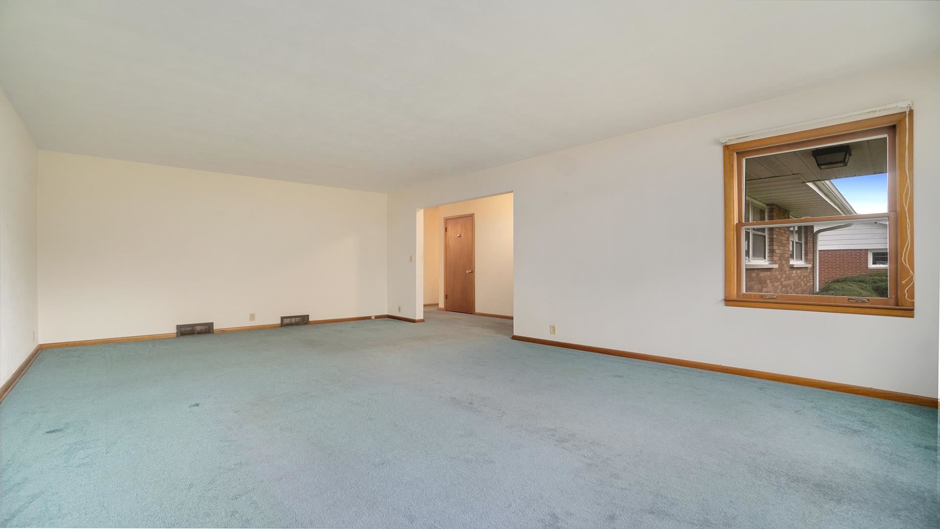 1405 Crest Lane Rochelle, IL 61068 - Photo 3 of 30 an empty room with windows