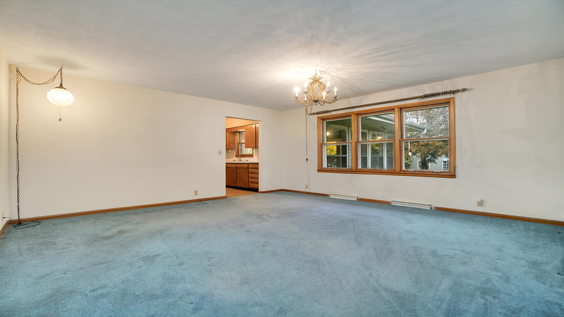 1405 Crest Lane Rochelle, IL 61068 - Photo 5 of 30 an empty room with windows