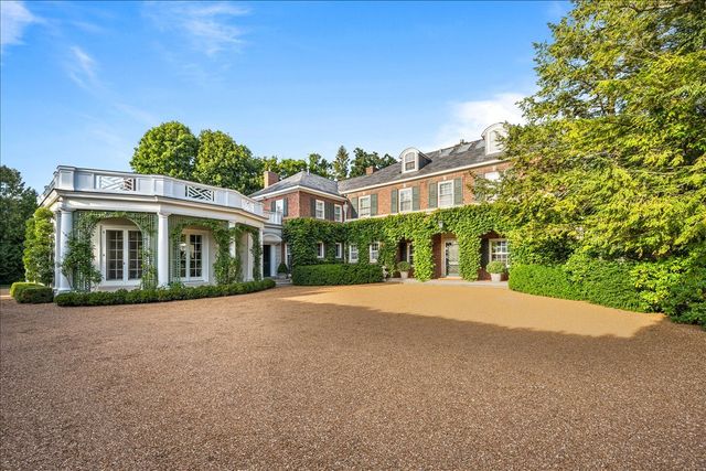 $6,995,000 | 788 East Woodland Road, Lake Forest, IL 60045