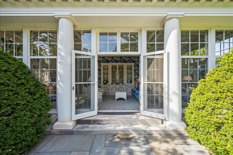 $6,995,000 | 788 East Woodland Road, Lake Forest, IL 60045