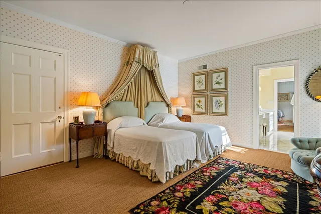 $6,995,000 | 788 East Woodland Road, Lake Forest, IL 60045