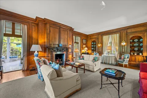 $6,995,000 | 788 East Woodland Road, Lake Forest, IL 60045