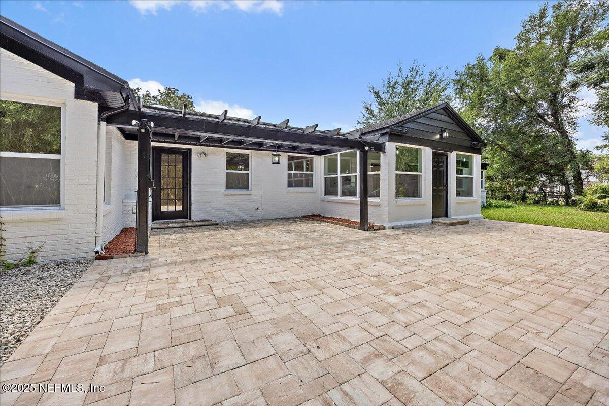 1435 Flanders Road Jacksonville, FL 32207 - Photo 19 of 21 a front view of a house with a garden