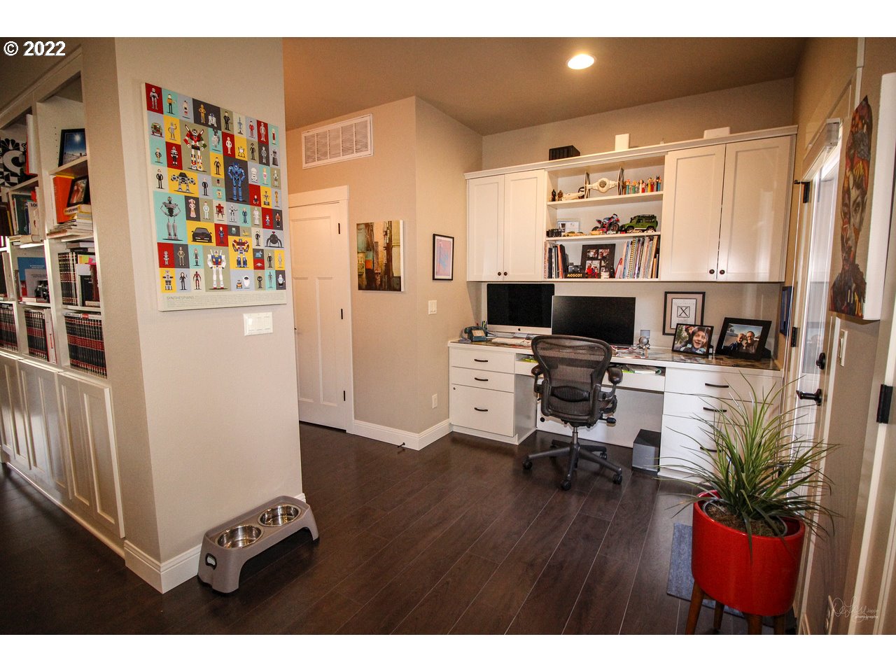14174 Southwest Compass Drive Beaverton, OR 97005 - Photo 11 of 32 a view of kitchen with furniture and wooden floor