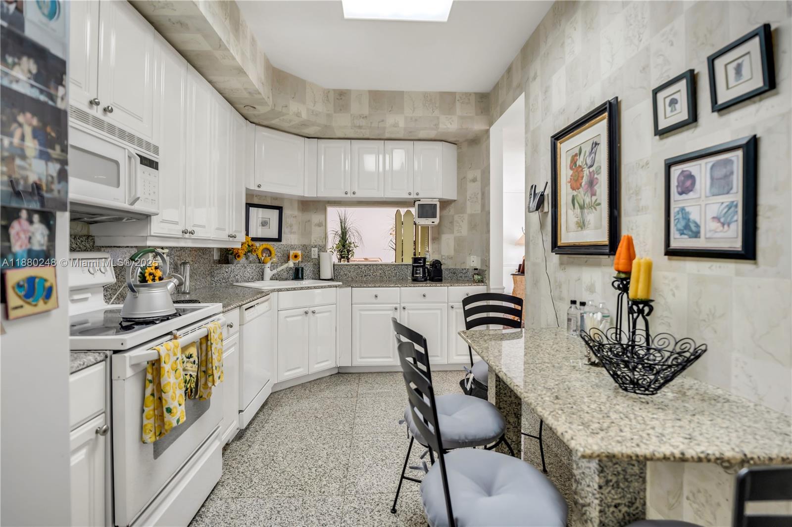 888 Brickell Key Drive, Unit 1807 Miami, FL 33131 - Photo 11 of 58