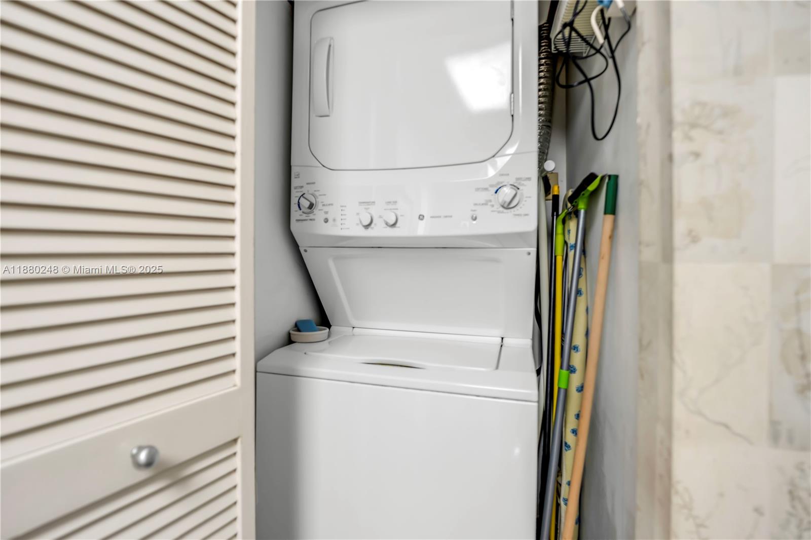 888 Brickell Key Drive, Unit 1807 Miami, FL 33131 - Photo 15 of 58