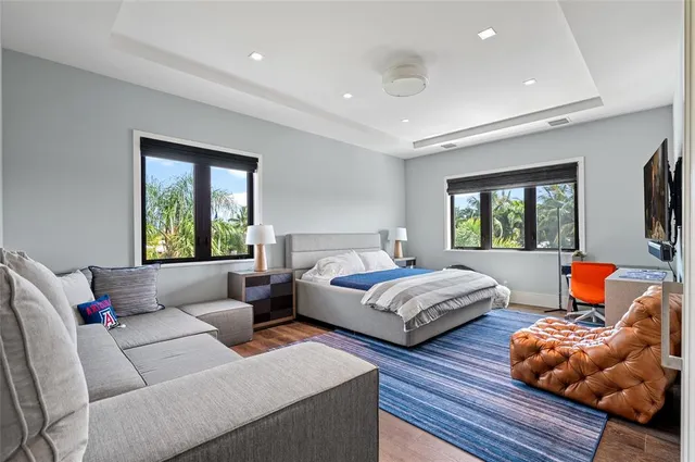 a en suite bathroom with a double vanity sink a large mirror and a bathtub