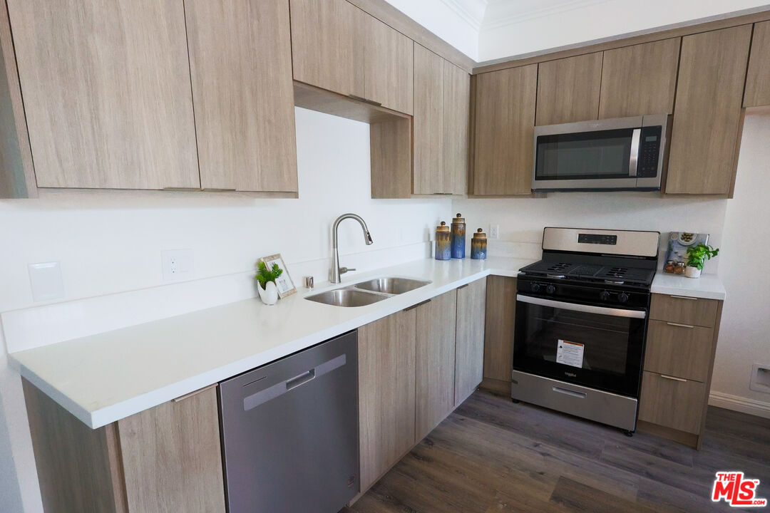10132 Commerce Avenue Tujunga, CA 91042 - Photo 37 of 38