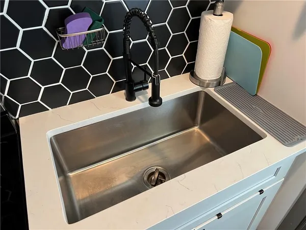 $6,600 | 931 Pine Street, New Orleans, LA 70118