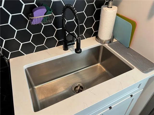 $6,600 | 931 Pine Street, New Orleans, LA 70118