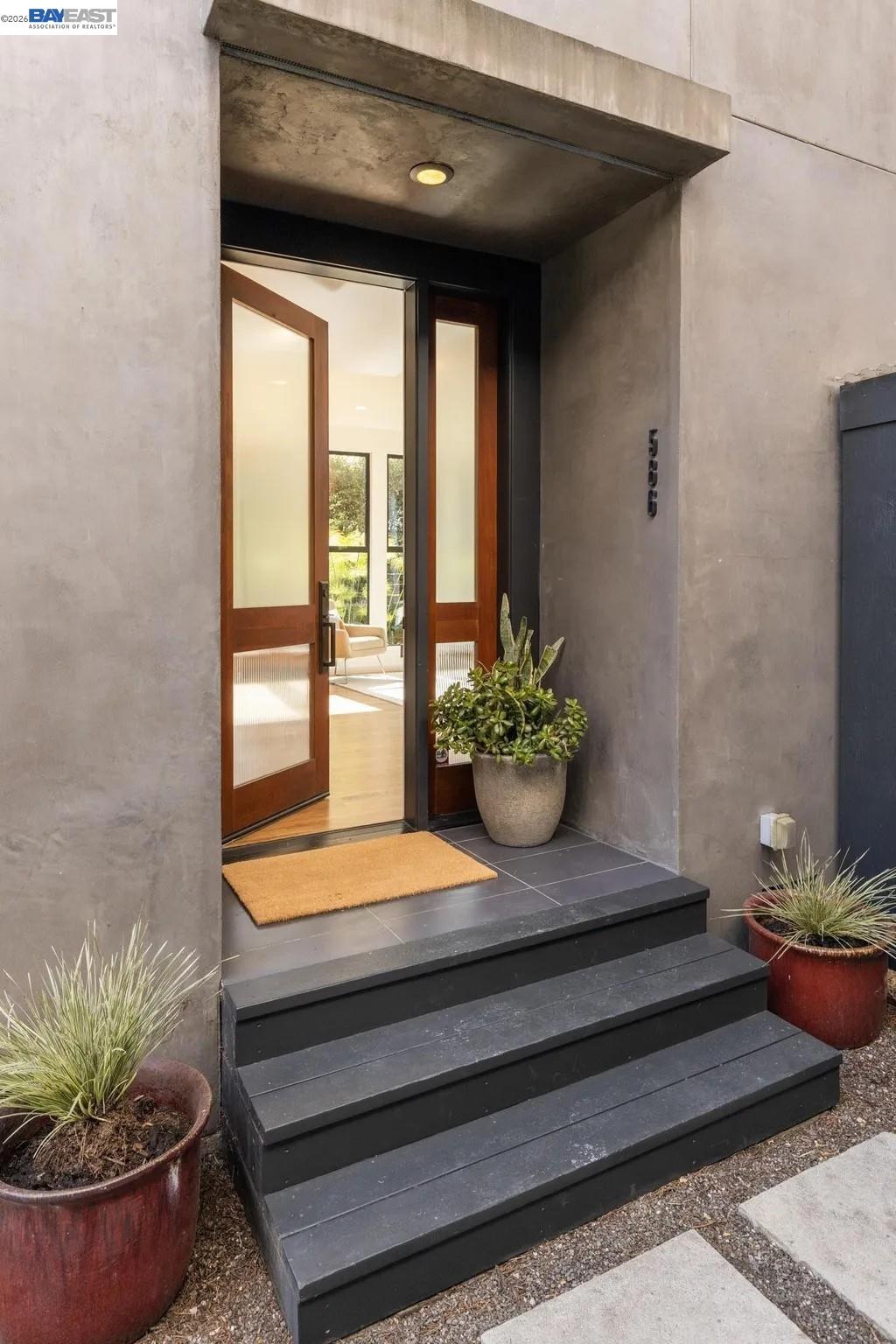 313 Spruce Street Alameda, CA 94501 - Photo 2 of 12 a bathroom with a potted plant