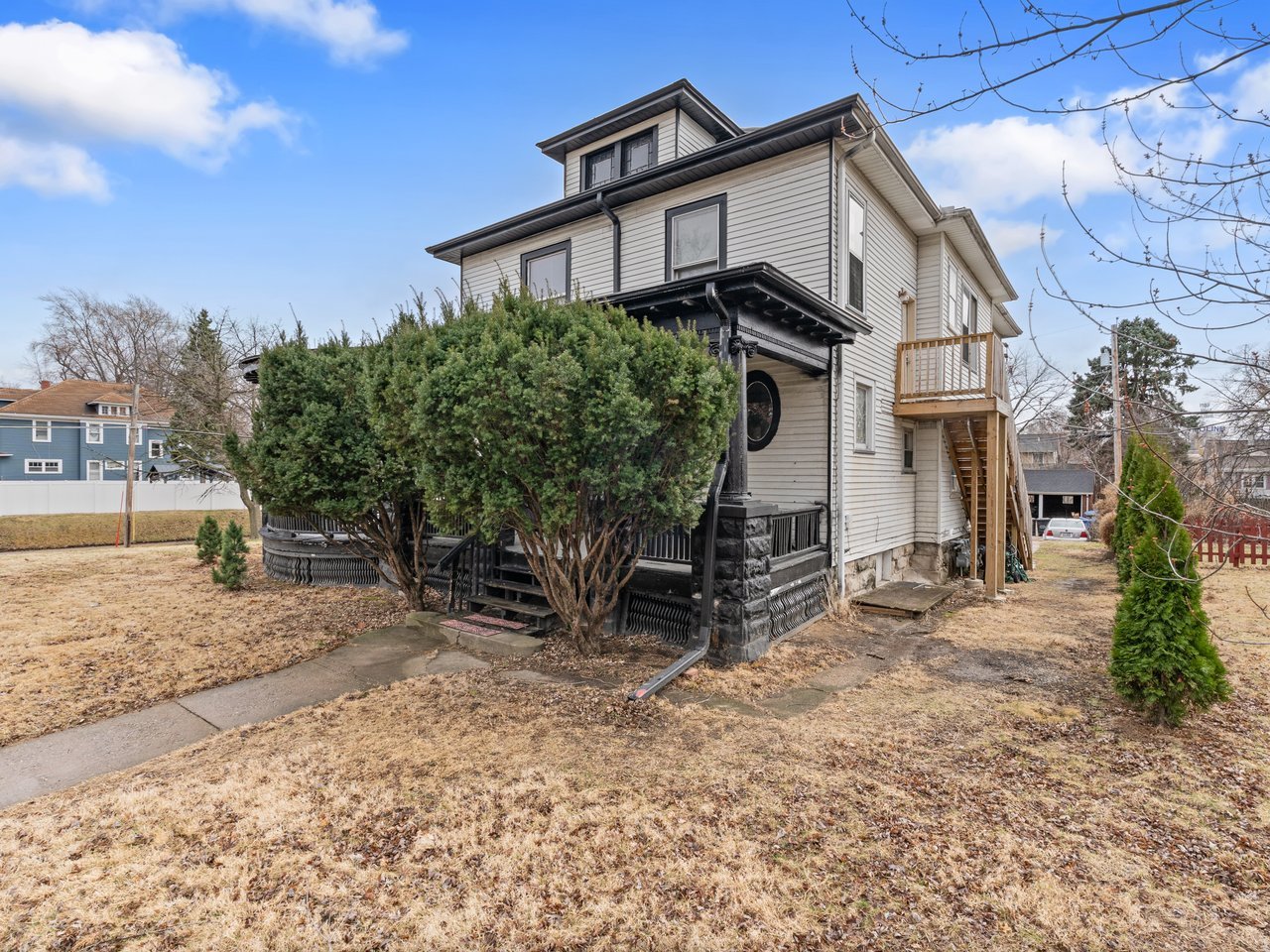 1546 12th Avenue Moline, IL 61265 - Photo 4 of 32 a front view of a house with garden