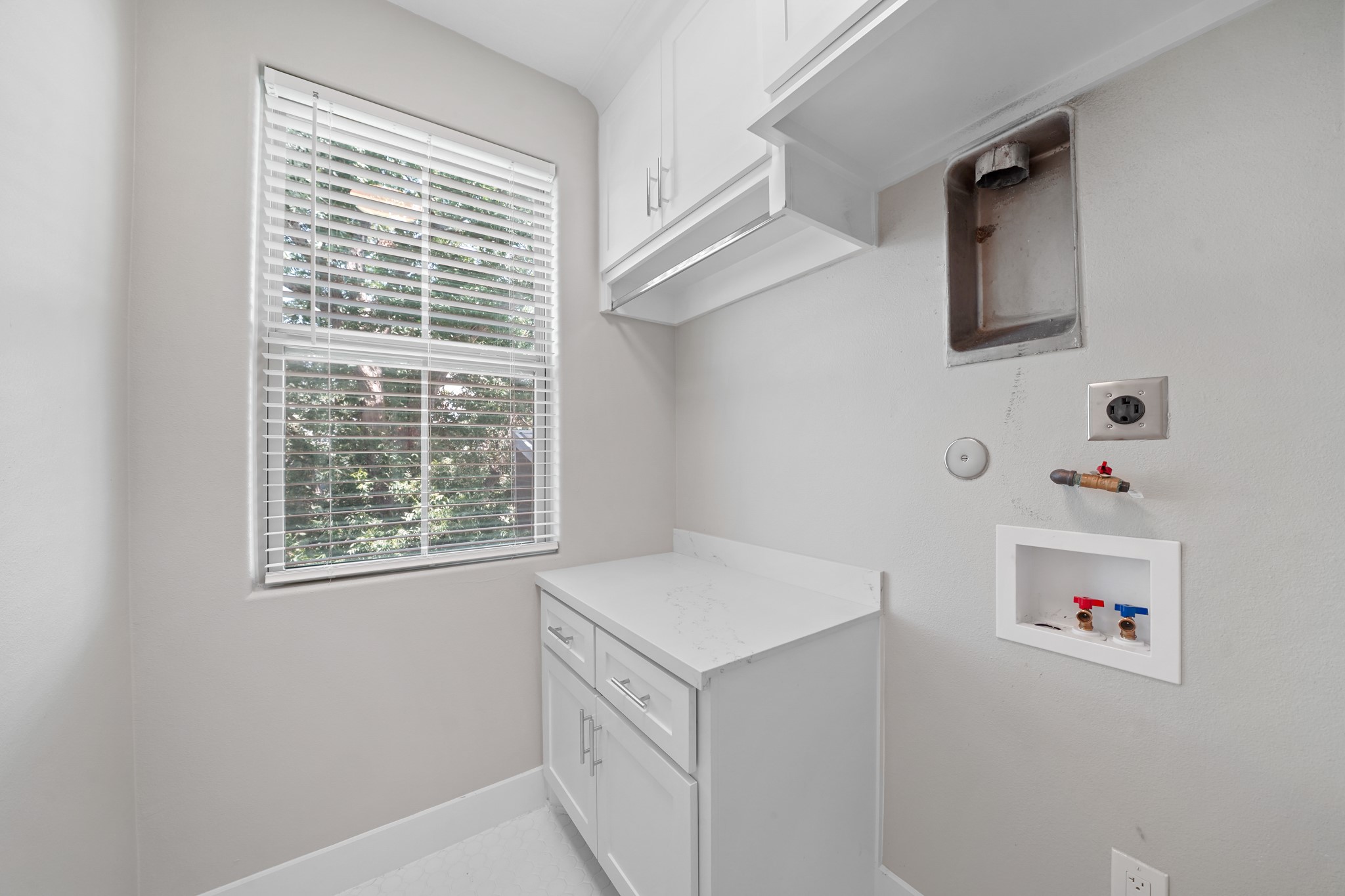 5345 Larkin Street Houston, TX 77007 - Photo 11 of 21 Perfect laundry room