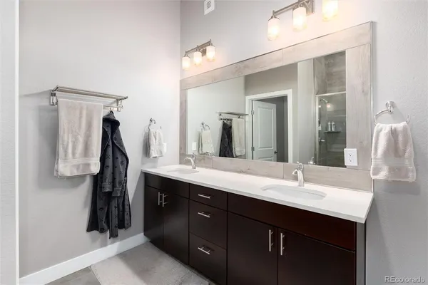 a view of empty room with closet