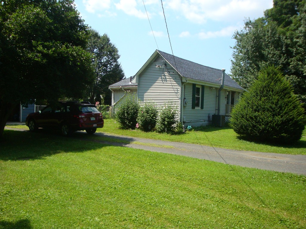 31 Ridgeway Street Westfield, MA 01085 - Photo 2 of 12 Gallery Image 2