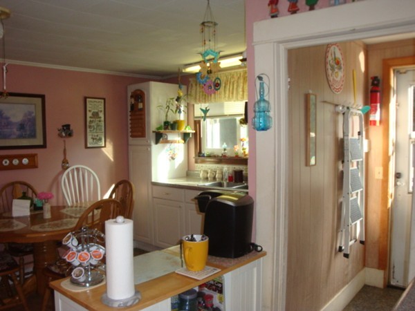 31 Ridgeway Street Westfield, MA 01085 - Photo 3 of 12 Gallery Image 3