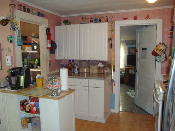 31 Ridgeway Street Westfield, MA 01085 - Photo 4 of 12 Gallery Image 4