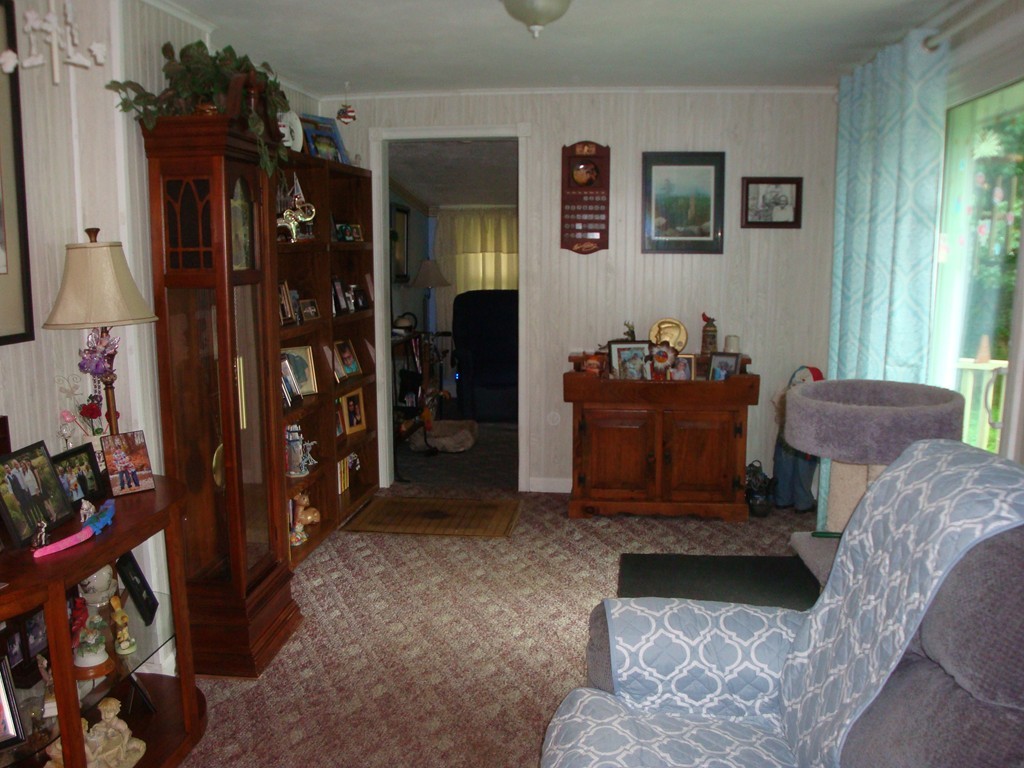 31 Ridgeway Street Westfield, MA 01085 - Photo 5 of 12 Gallery Image 5
