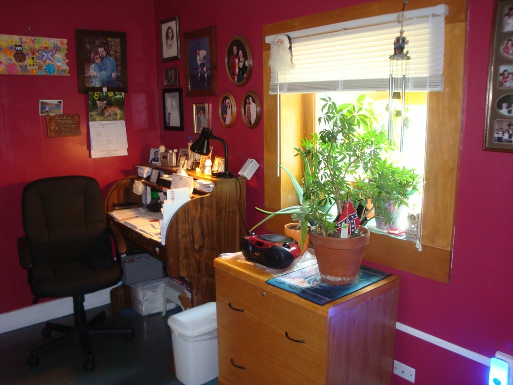 31 Ridgeway Street Westfield, MA 01085 - Photo 6 of 12 Gallery Image 6