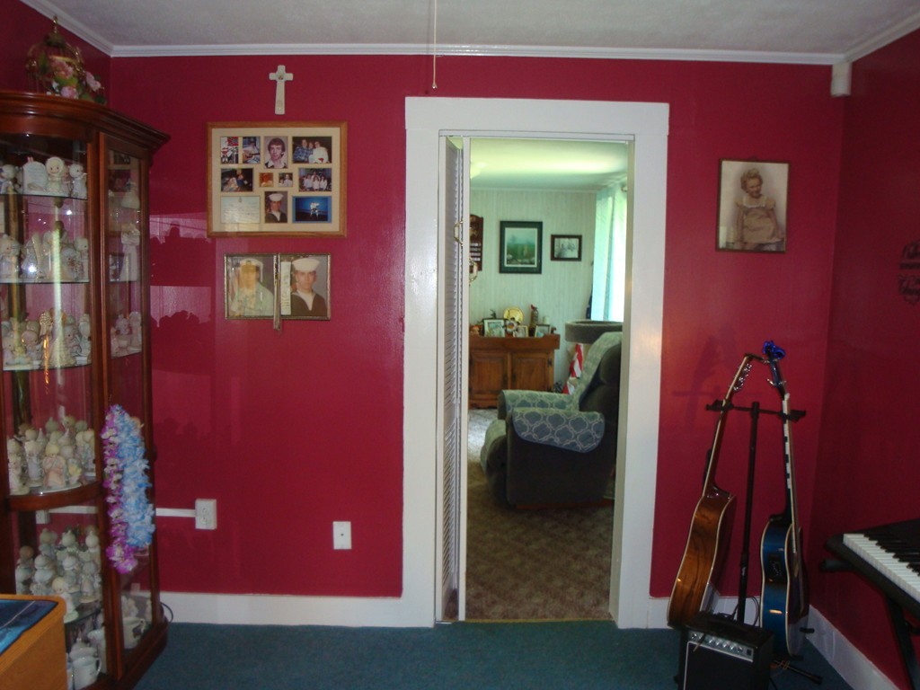 31 Ridgeway Street Westfield, MA 01085 - Photo 7 of 12 Gallery Image 7