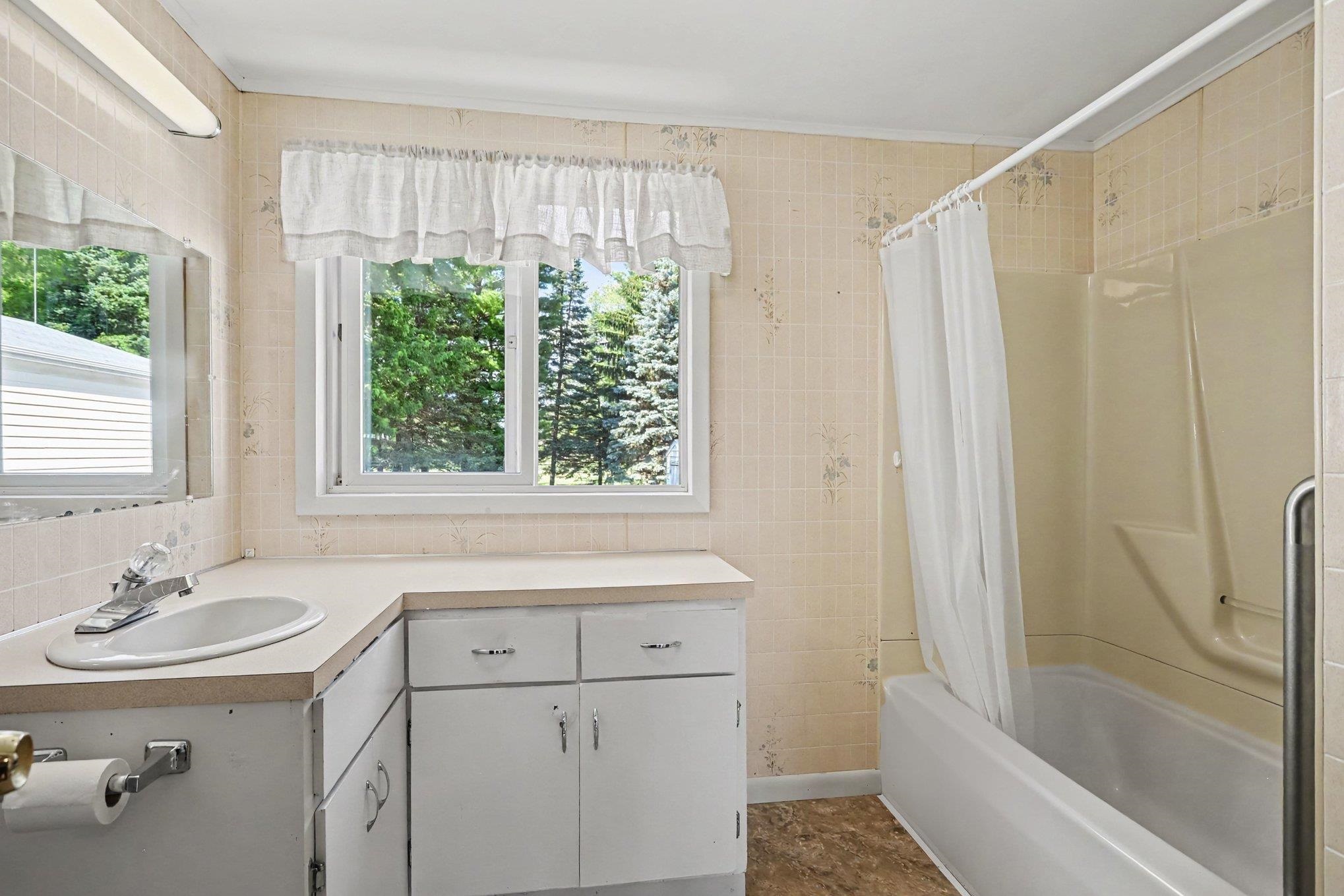 2605 25th Street Bay City, MI 48708 - Photo 16 of 28